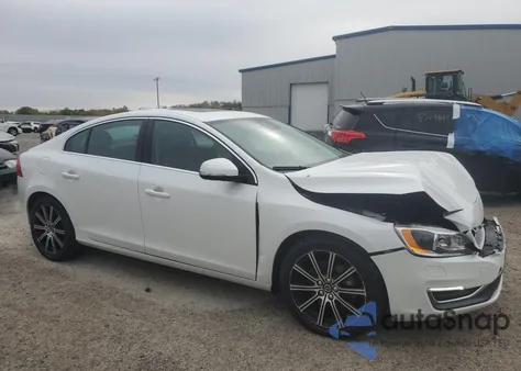 2017 Volvo S60 Platinum z USA, uszkodzony, nr VIN LYV402TM3HB141168